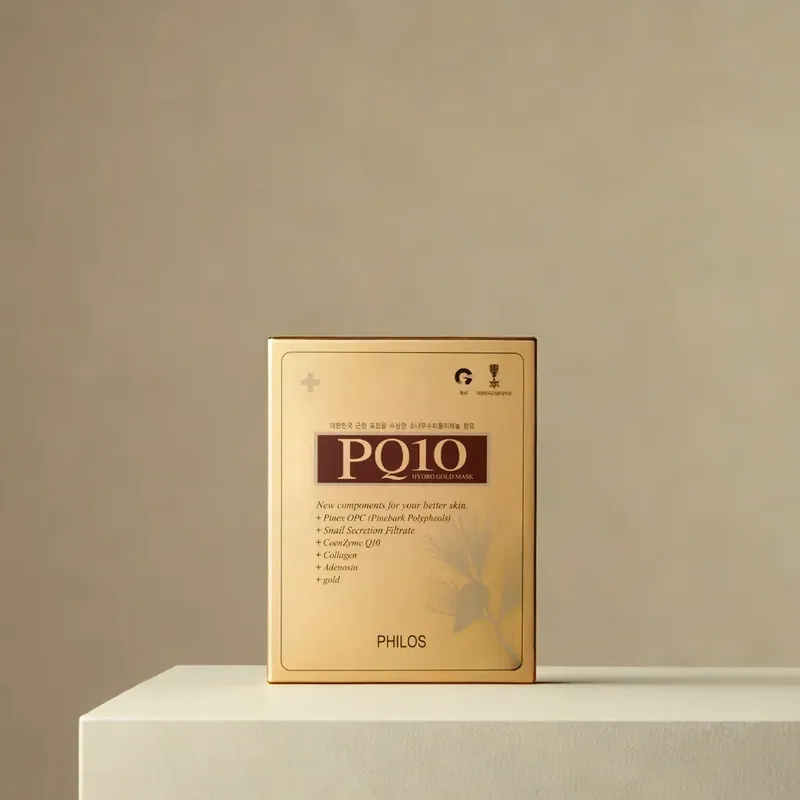 PQ10 하이드로겔 골드마스크 1BOX, 받침 위에 놓인 금색 박스